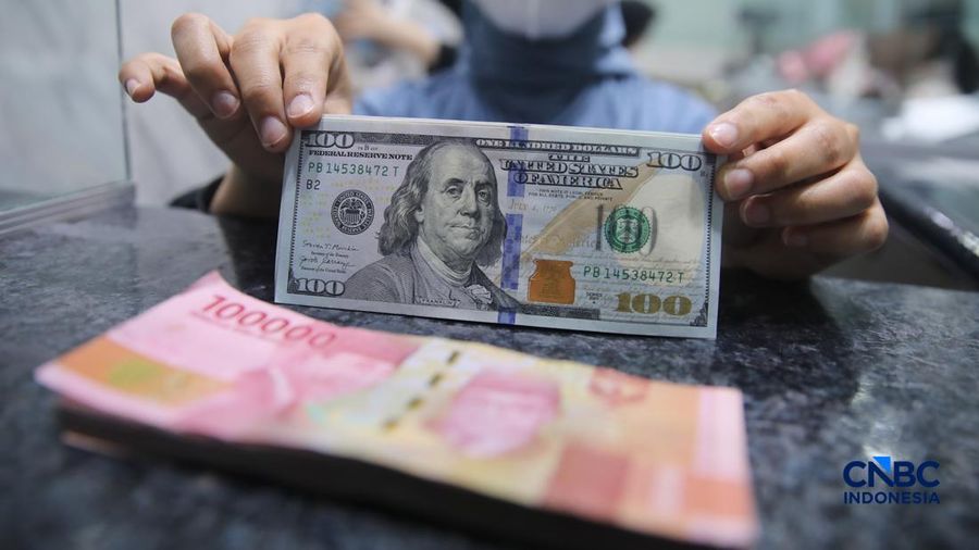 Bank Mandiri Prediksi Rupiah Tertekan, Dolar Berpotensi Sentuh Rp17.135 akibat Gejolak Timur Tengah
